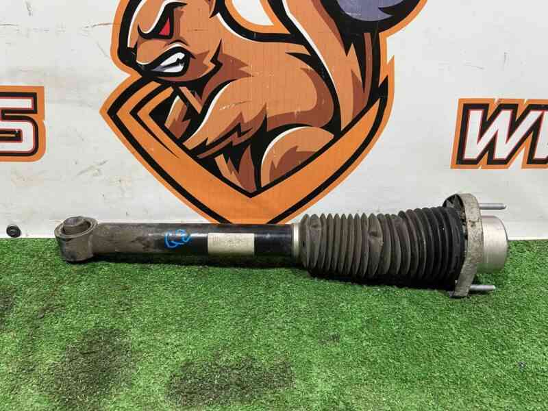 LR081568 Rear shock absorber assembly Land Rover Discovery 5 L462 (2017-) USED cost 209 € in stock 1 pcs.