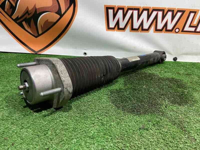 LR081568 Rear shock absorber assembly Land Rover Discovery 5 L462 (2017-) USED - Image 14