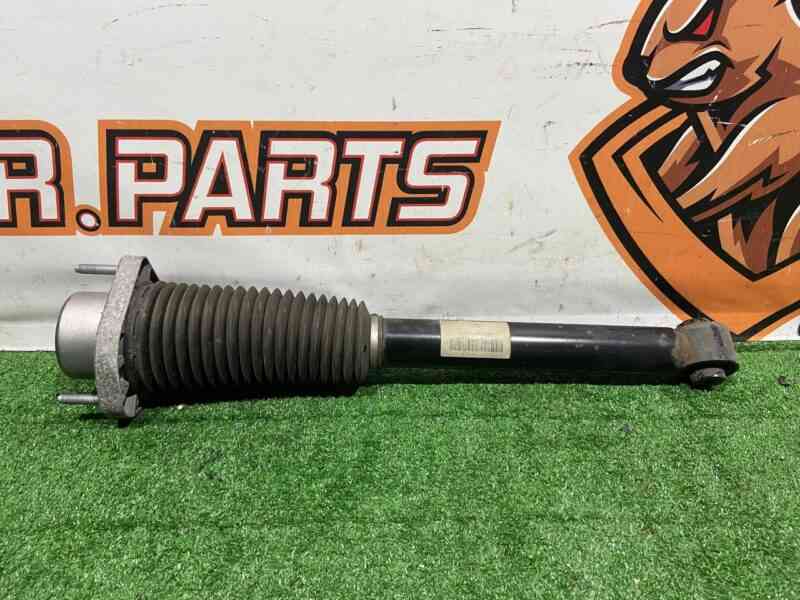 LR081568 Rear shock absorber assembly Land Rover Discovery 5 L462 (2017-) USED - Image 16