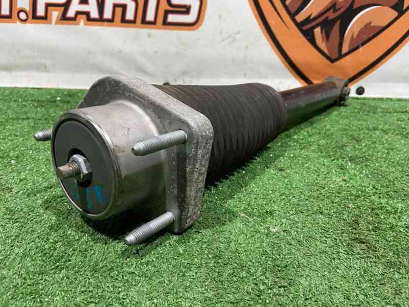 LR081568 Rear shock absorber assembly Land Rover Discovery 5 L462 (2017-) USED - Image 17