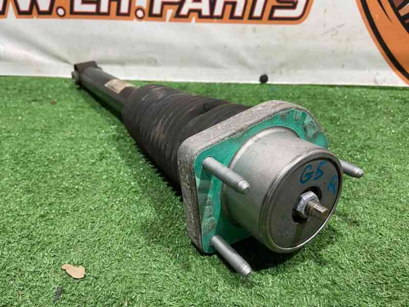 LR081568 Rear shock absorber assembly Land Rover Discovery 5 L462 (2017-) USED - Image 19