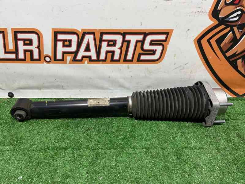 LR081568 Rear shock absorber assembly Land Rover Discovery 5 L462 (2017-) USED - Image 20