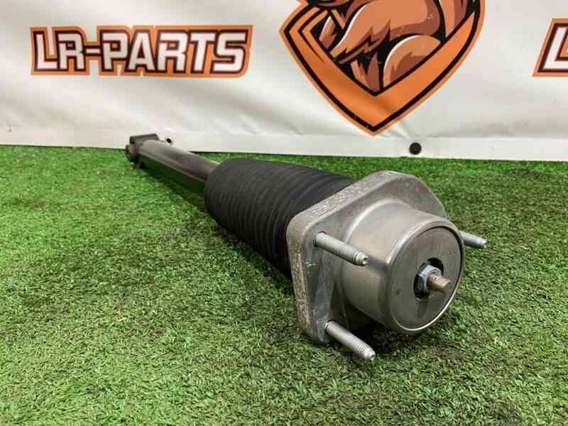 LR081568 Rear shock absorber assembly Land Rover Discovery 5 L462 (2017-) USED cost 209 € in stock 1 pcs.
