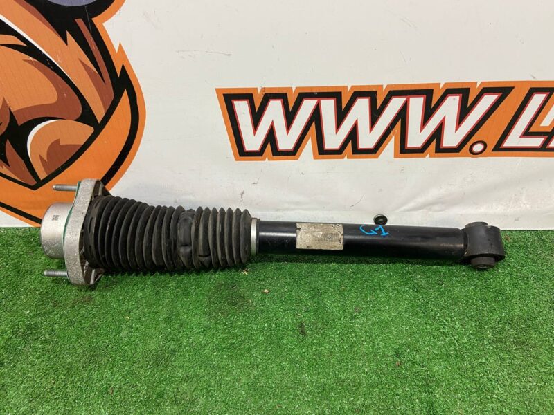 LR081568 Rear shock absorber assembly Land Rover Discovery 5 L462 (2017-) USED cost 209 € in stock 1 pcs.