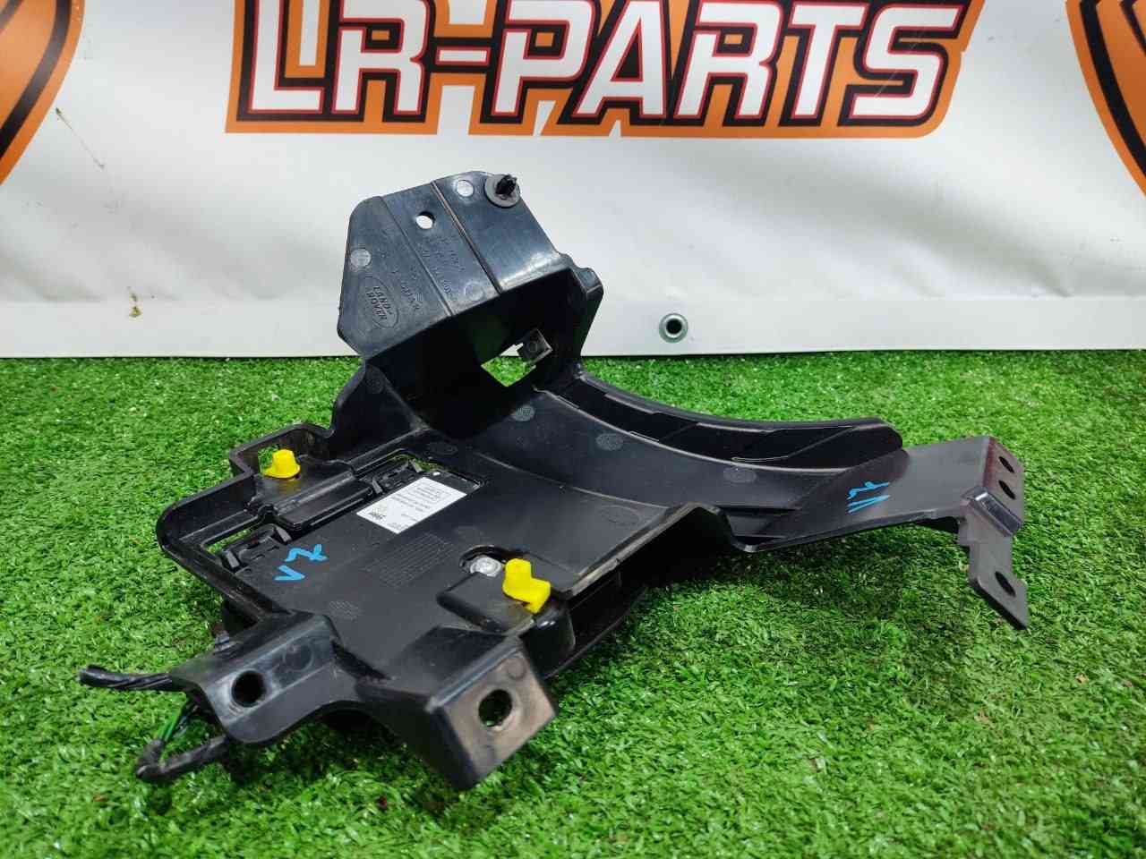 LR127422 Blind spot sensor left Land Rover Discovery Sport L550 (2015-) Used cost 200 € in stock 1 pcs.