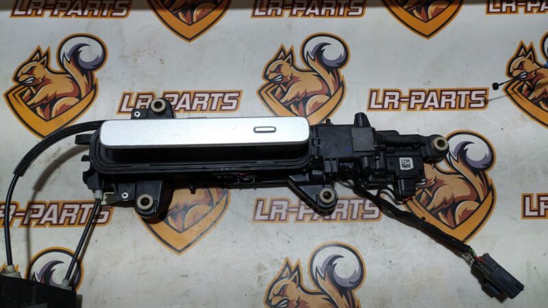 LR135300 The door handle is front right Range Rover Velar L560 (2018-) used cost 90 € in stock 2 pcs.