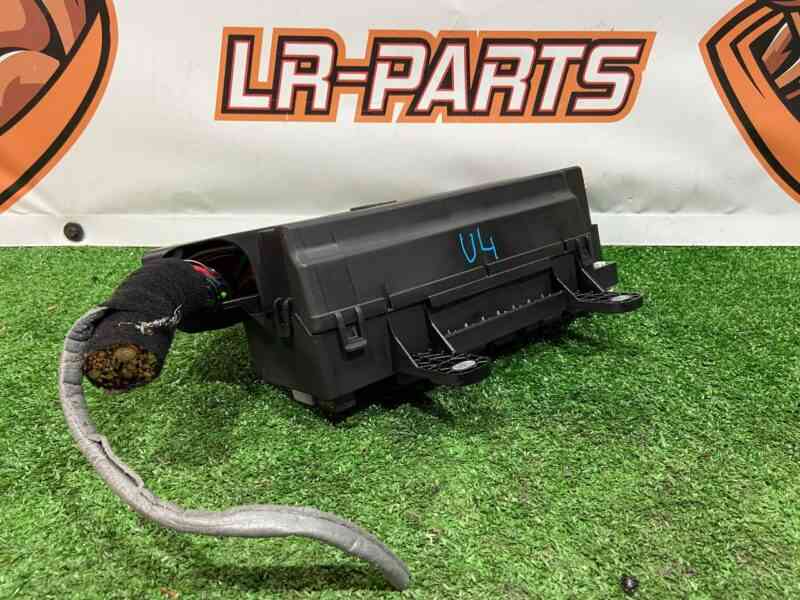 LR135924 Used RANGE ROVER VELAR (L560) engine compartment fuse box cost 250 € in stock 1 pcs.