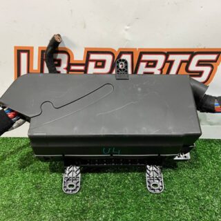 LR135924 Used RANGE ROVER VELAR (L560) engine compartment fuse box cost 250 € in stock 1 pcs.