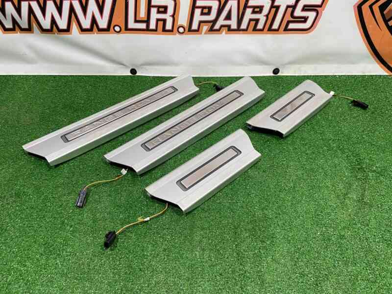 LR138874KIT Illuminated door sill trim kit Range Rover Sport L494 (2014-2022) used cost 215 € in stock 3 pcs.