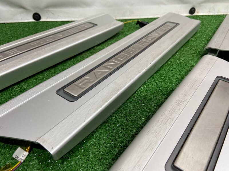 LR138874KIT Illuminated door sill trim kit Range Rover Sport L494 (2014-2022) used cost 215 € in stock 3 pcs.