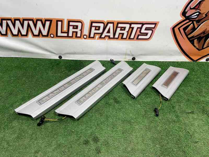 LR138874KIT Illuminated door sill trim kit Range Rover Sport L494 (2014-2022) used cost 215 € in stock 3 pcs.