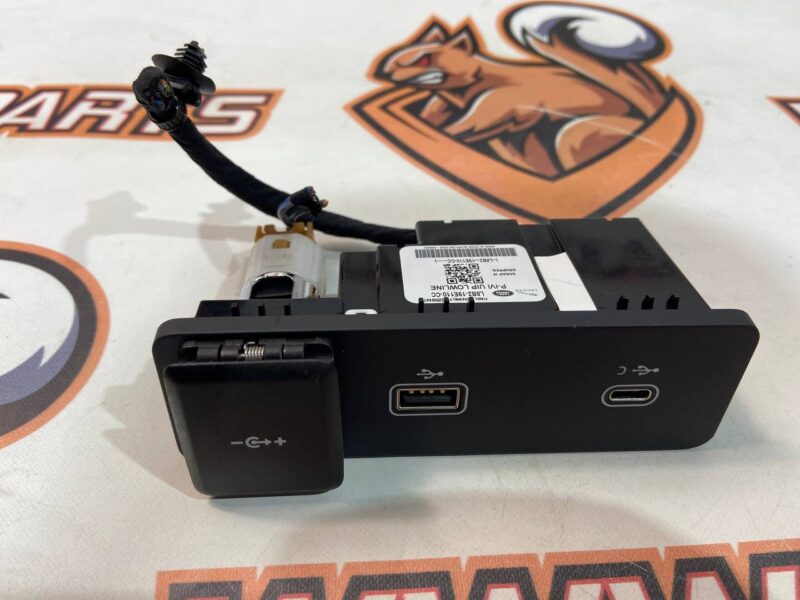LR139734 USB Type-C connector Land Rover Discovery Sport L550 (2015-) USED cost 75 € in stock 13 pcs.