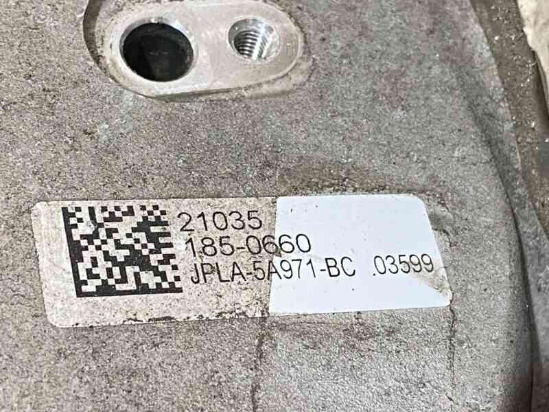 LR142581 Rear left axle Land Rover Discovery 5 L462 (2017-) Used cost 200 € in stock 6 pcs.