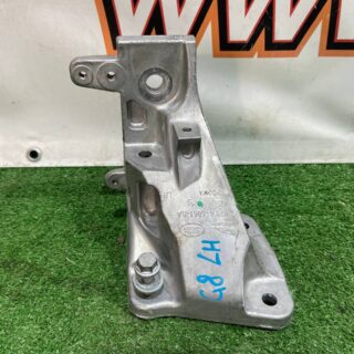 LR147912 Left engine mounting bracket Range Rover Sport L494 (2014-2022) used cost 139 € in stock 2 pcs.