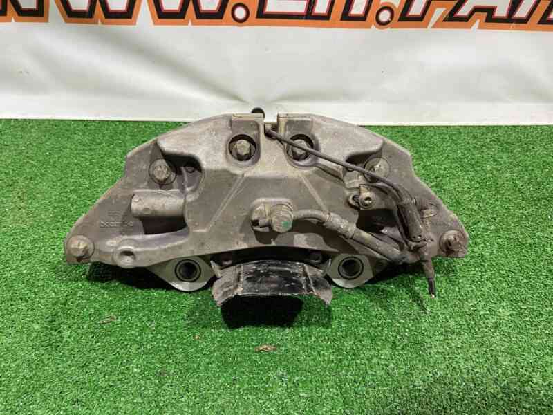 LR156210 Caliper front left 4 piston Land Rover Discovery 5 L462 (2017-) Used cost 290 € in stock 2 pcs.