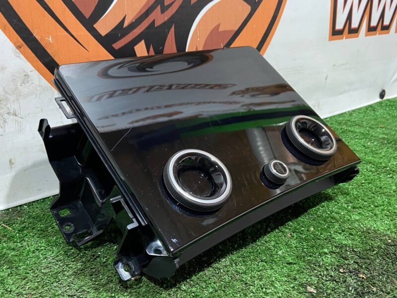 LR156766 Multimedia screen Range Rover Sport L494 (2014-2022) Used cost 400 € in stock 3 pcs.