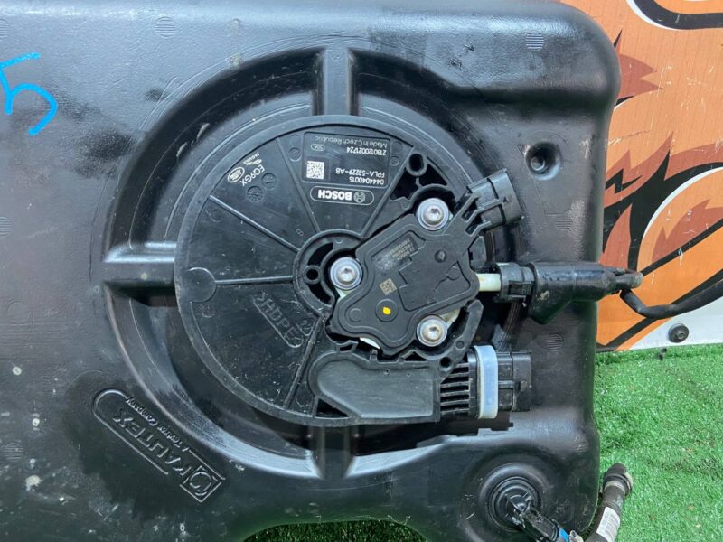 LR160433 Tank Adblue diesel fuel reagent Land Rover Discovery 5 L462 (2017-) Used - Image 12