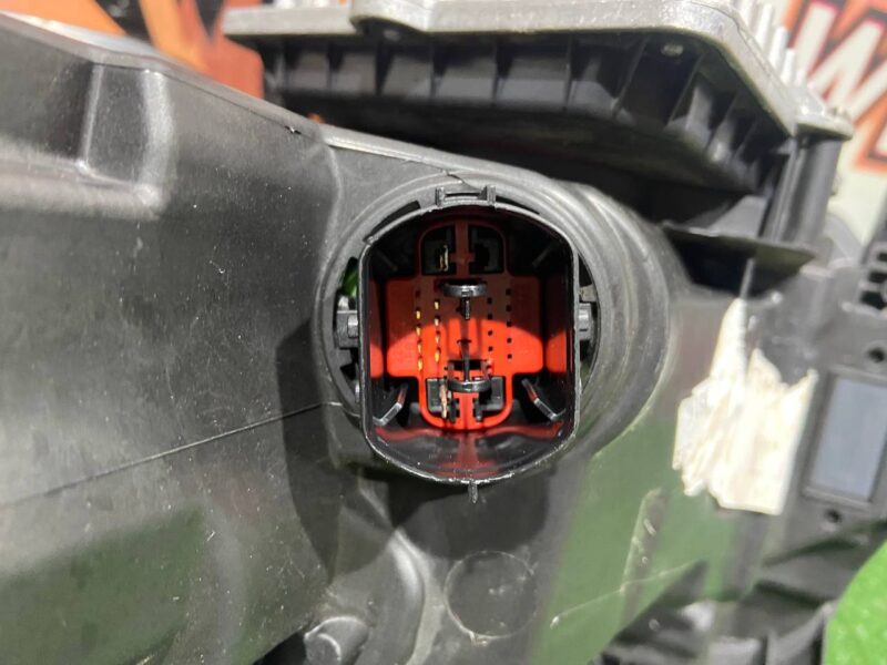 LR169895 Headlight right Range Rover Sport L494 (2014-2022) used cost 1 400 € in stock 1 pcs.