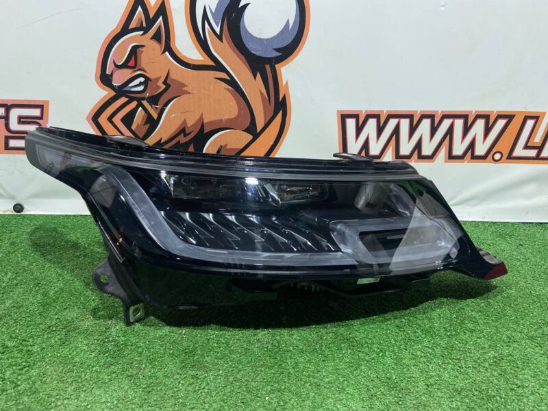 LR169895 Headlight right Range Rover Sport L494 (2014-2022) used cost 1 400 € in stock 1 pcs.