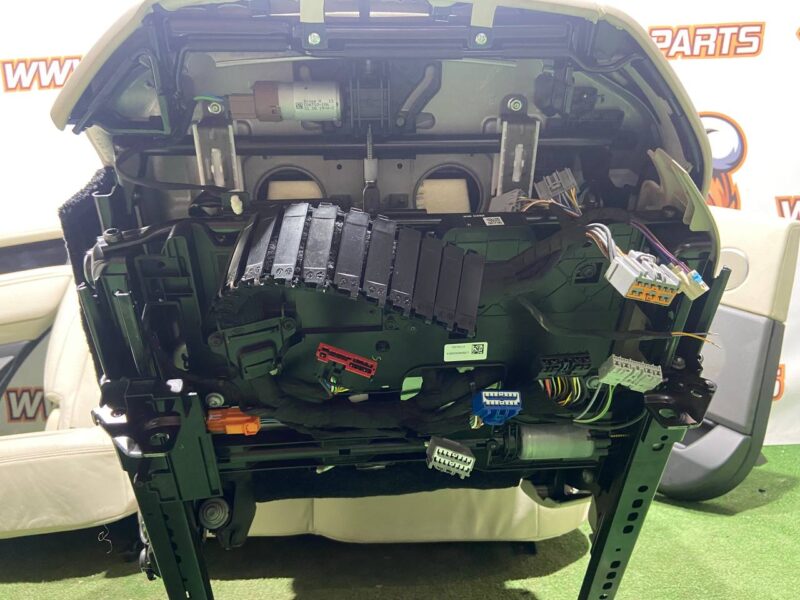 SALONL405IVORYH2 Seat interior with door cards Range Rover L405 (2013-2021) used cost 1 000 € in stock 1 pcs.