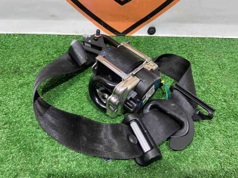 T4A11099PVJ Front right seat belt Jaguar F-Pace X761 (2017-) USED cost 100 € in stock 4 pcs.