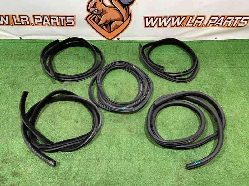 T4A1221 Door seal kit Jaguar F-Pace X761 (2017-) used cost 200 € in stock 1 pcs.