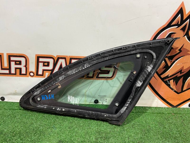T4A13381 Left rear body glass Jaguar F-Pace X761 (2017-) USED cost 180 € in stock 3 pcs.