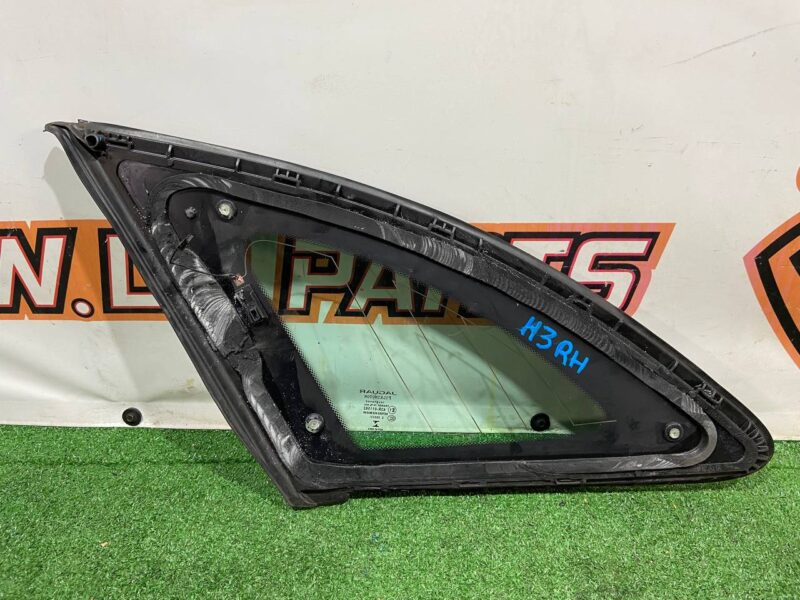 T4A13401 Side right rear glass for Jaguar F-Pace X761 (2017-) USED cost 180 € in stock 2 pcs.