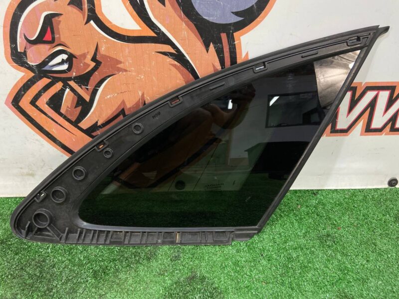 T4A13402 Side right rear glass for Jaguar F-Pace X761 (2017-) USED cost 200 € in stock 3 pcs.