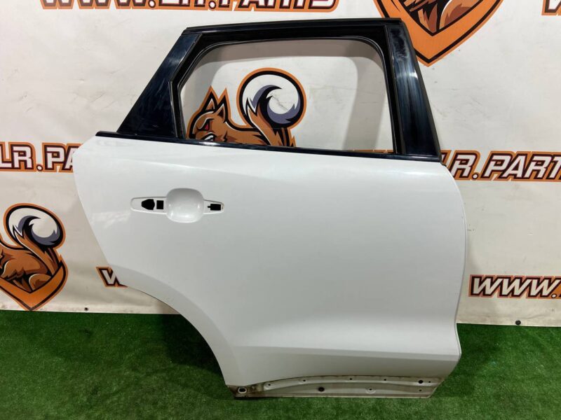 T4A1370 Door rear right Jaguar F-Pace Used cost 435 € in stock 1 pcs.