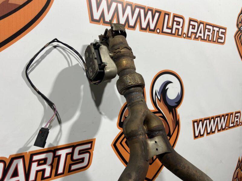 T4A37833 Silencer assembly 3.0TD Jaguar F-Pace X761 (2017-) used cost 700 € in stock 2 pcs.