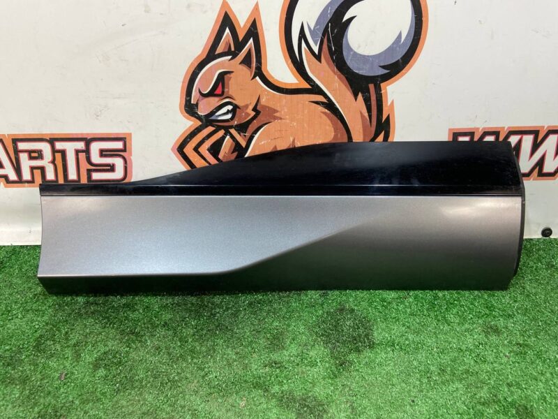 T4K9214LML Molding door rear right lower Jaguar I-Pace X590 (2018-) Used cost 150 € in stock 5 pcs.