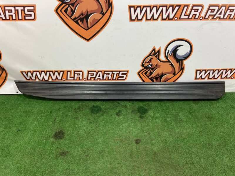 VPLRP0347 Stationary running boards Land Rover Discovery 5 L462 (2017-) Used cost 470 € in stock 1 pcs.