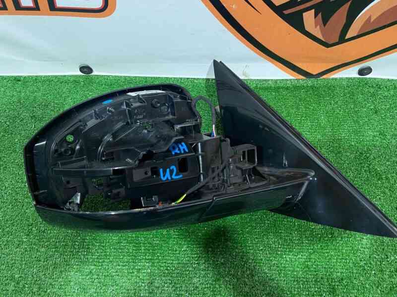 LR065388 Right exterior mirror without camera, with dead zones RANGE ROVER SPORT (L494) 2013- Used cost 600 € in stock 1 pcs.