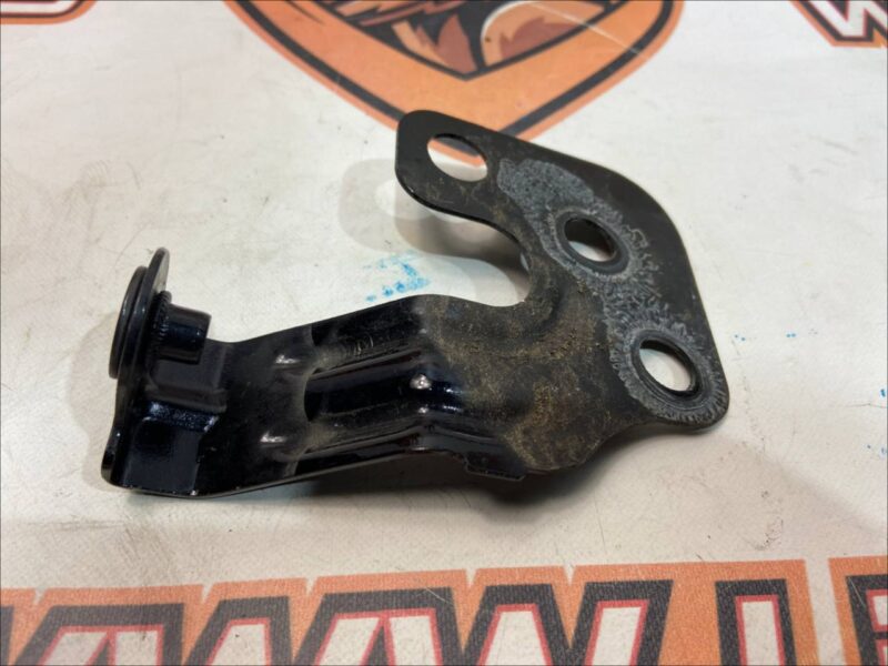 T4K10298 Wing mounting bracket right upper Jaguar I-Pace X590 (2018-) Used cost 10 € in stock 2 pcs.