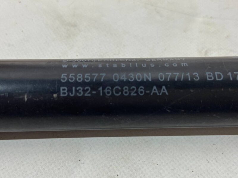 LR025400 Hood shock absorber RANGE ROVER EVOQUE L538 2011-2018 Used cost 10 € in stock 6 pcs.