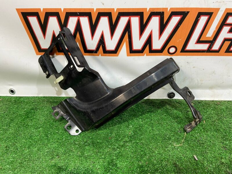 LR026330 Rear right bumper mounting bracket Range Rover Evoque L538 (2012-2018) used cost 10 € in stock 1 pcs.