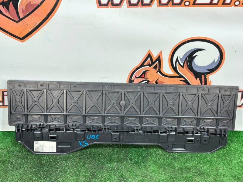 LR037443 Tailgate Trim Panel Range Rover L405 (2013-2021) Used cost 50 € in stock 2 pcs.