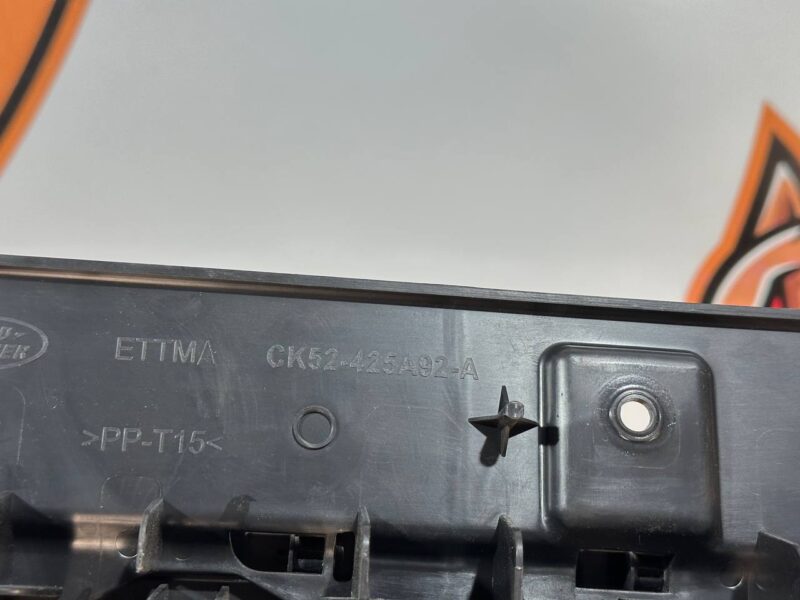 LR037443 Tailgate Trim Panel Range Rover L405 (2013-2021) Used cost 50 € in stock 2 pcs.