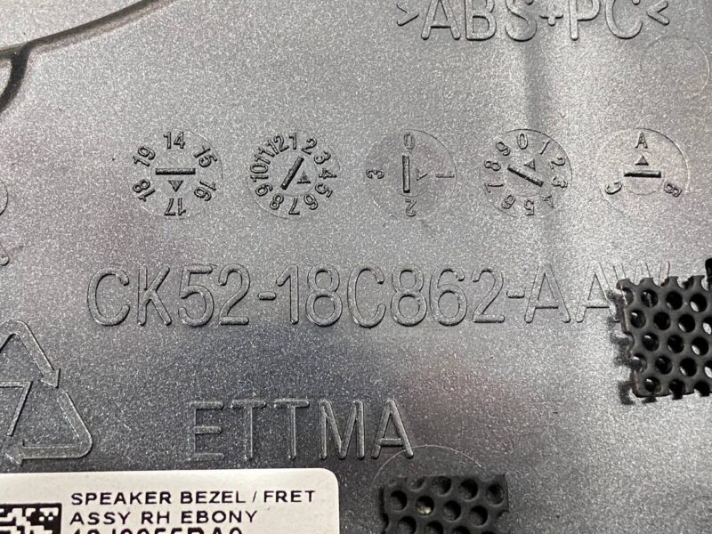 LR038237 Speaker grille right Ebony Range Rover Sport L494 (2014-2022) Used cost 30 € in stock 1 pcs.