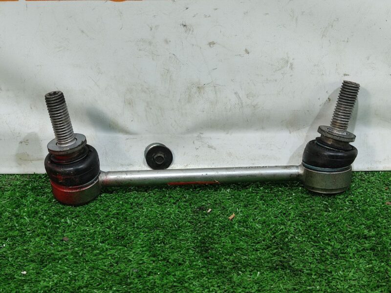 LR042976 Stabilizer bar rear left Range Rover L405 (2013-2021) Used cost 15 € in stock 3 pcs.