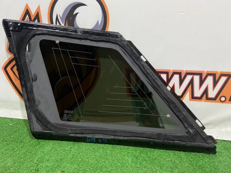 LR044116 Side right rear glass in the body Range Rover Sport L494 (2014-2022) Used cost 150 € in stock 1 pcs.