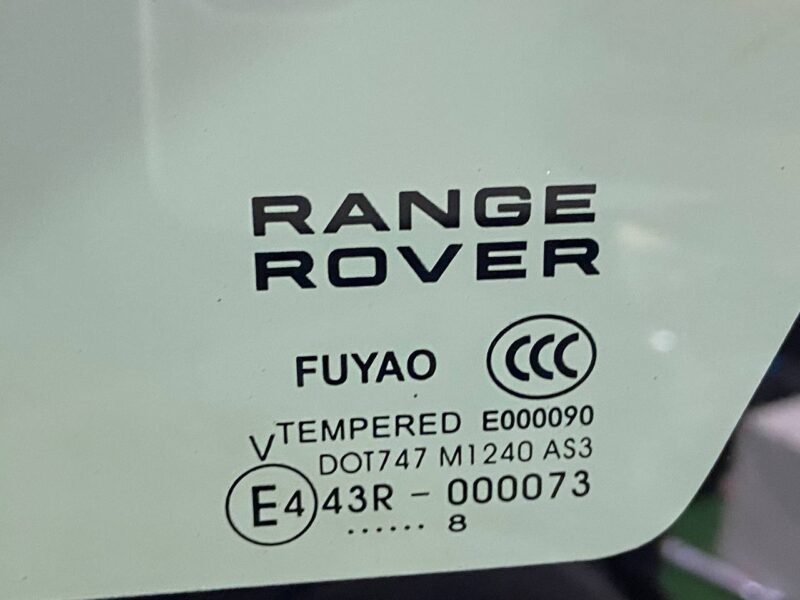 LR044116 Side right rear glass in the body Range Rover Sport L494 (2014-2022) Used cost 150 € in stock 1 pcs.