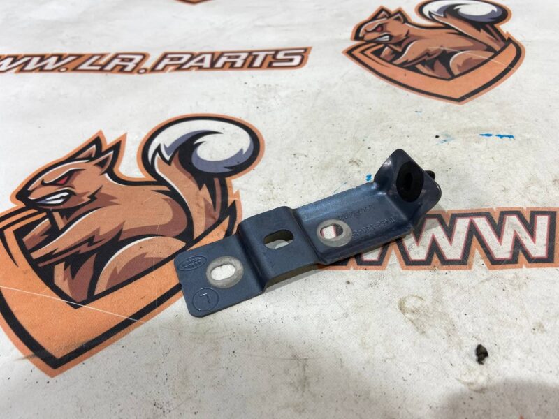 LR044892 Rear light bracket left Range Rover Sport L494 (2014-2022) used cost 10 € in stock 1 pcs.