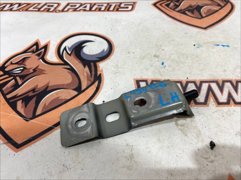 LR044892 Rear light bracket left Range Rover Sport L494 (2014-2022) used cost 10 € in stock 1 pcs.