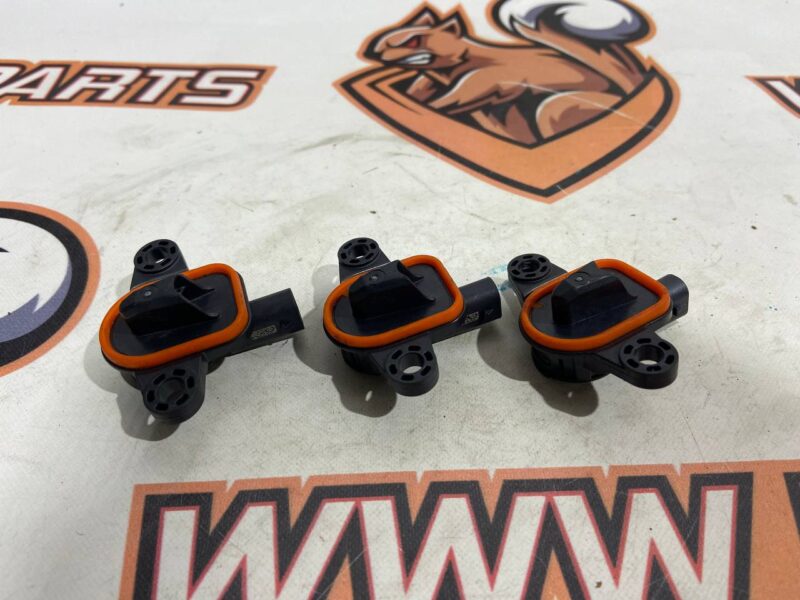 LR059793 Used RANGE ROVER VELAR airbag sensor cost 35 € in stock 4 pcs.