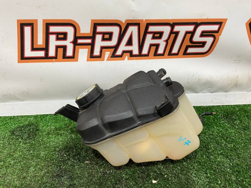 LR060349 Expansion tank for cooling system Land Rover Discovery Sport L550 (2015-) Used cost 32 € in stock 8 pcs.