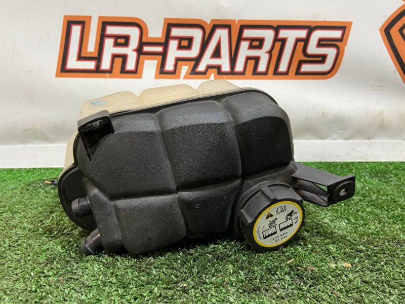 LR060349 Expansion tank for cooling system Land Rover Discovery Sport L550 (2015-) Used cost 32 € in stock 8 pcs.
