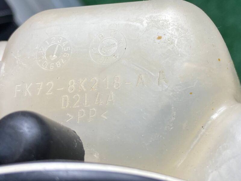 LR060349 Expansion tank for cooling system Land Rover Discovery Sport L550 (2015-) Used cost 32 € in stock 8 pcs.