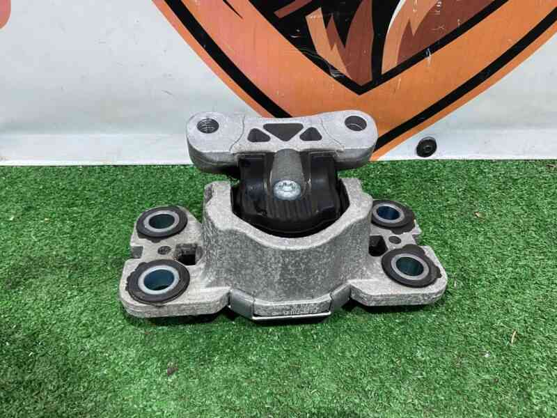 LR061456 Gearbox bracket for Range Rover Evoque L538 (2012-2018) used cost 45 € in stock 10 pcs.
